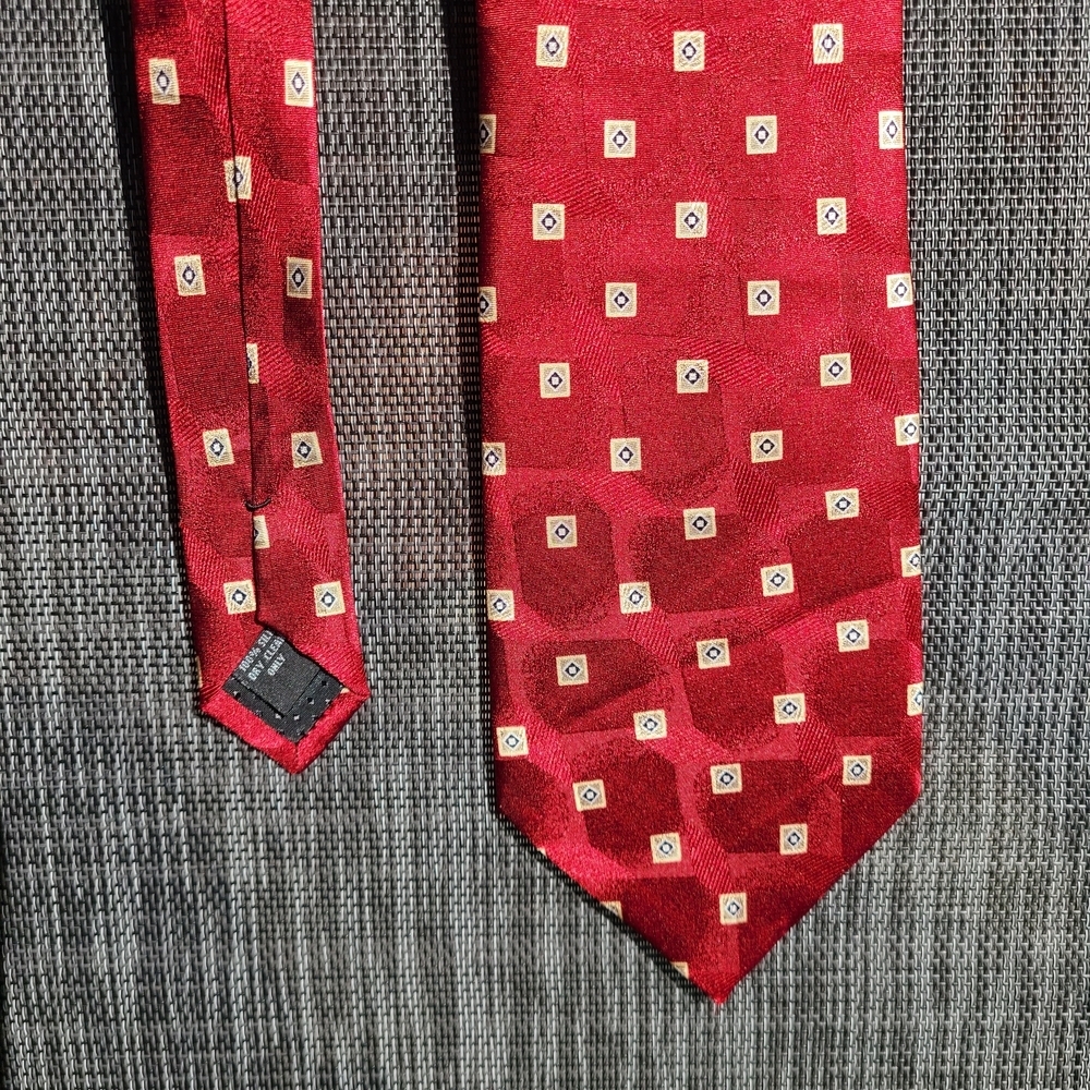 Vtg Pierre Cardin 100% Silk‎ Classic Red Geometric Tie